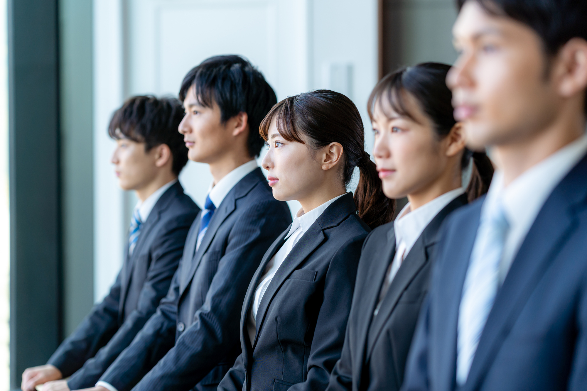 新卒で派遣社員として就職するのはあり？メリット・デメリットも解説