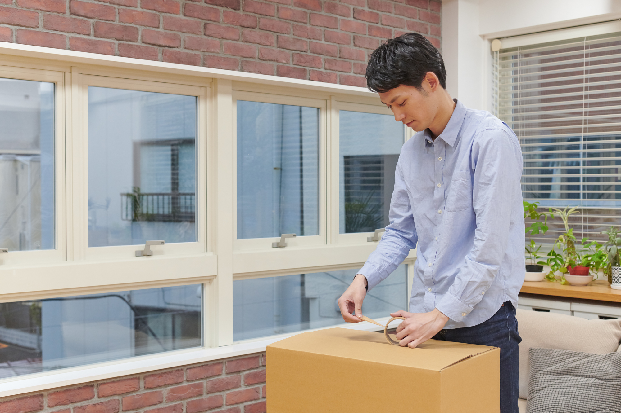 独身寮に引っ越した後、挨拶をするタイミングは？